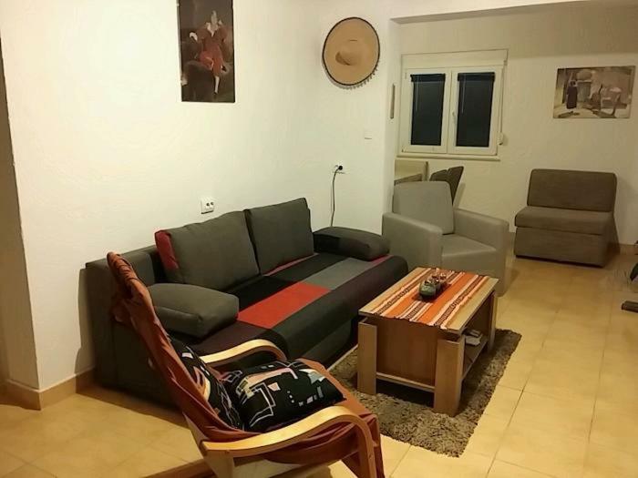 Gogi Apartman Donji Okrug  Exteriör bild